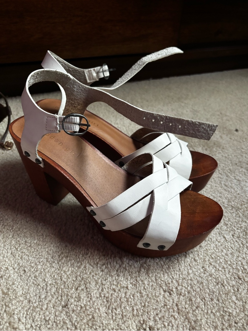 Steve Madden White Leather Platform Sandals with Wood Heel